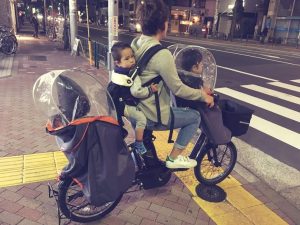 Mamá de Tokyo en Bici con Bebés