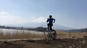 Fabio durante una de sus sesiones de running cerca del monte Fuji Jama en Japón